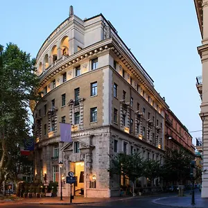 Grand Palace Hotel